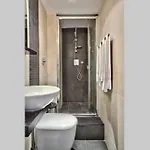 Timeless Elegance : Centre Apartament