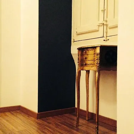 Timeless Elegance : Centre Apartment *