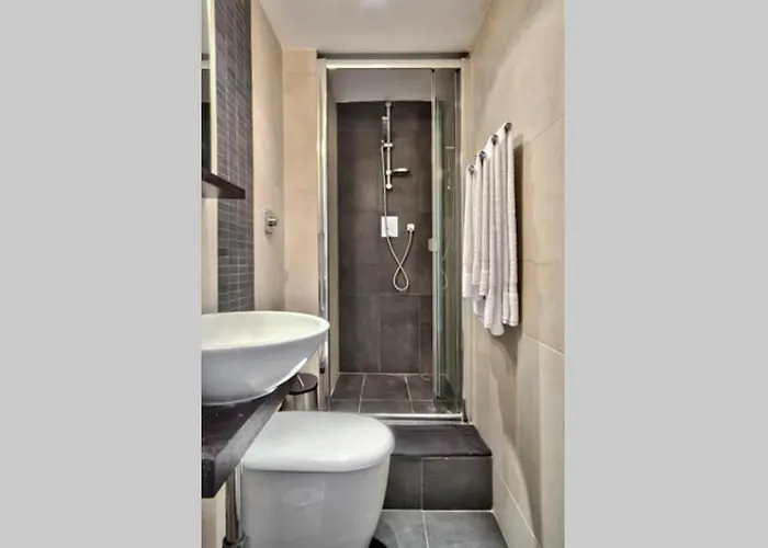 Timeless Elegance : Centre Apartamento